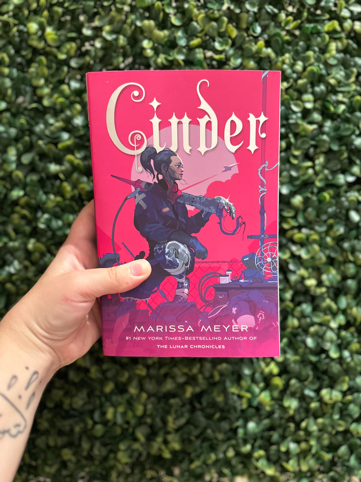 Cinder (The Lunar Chronicles #1)