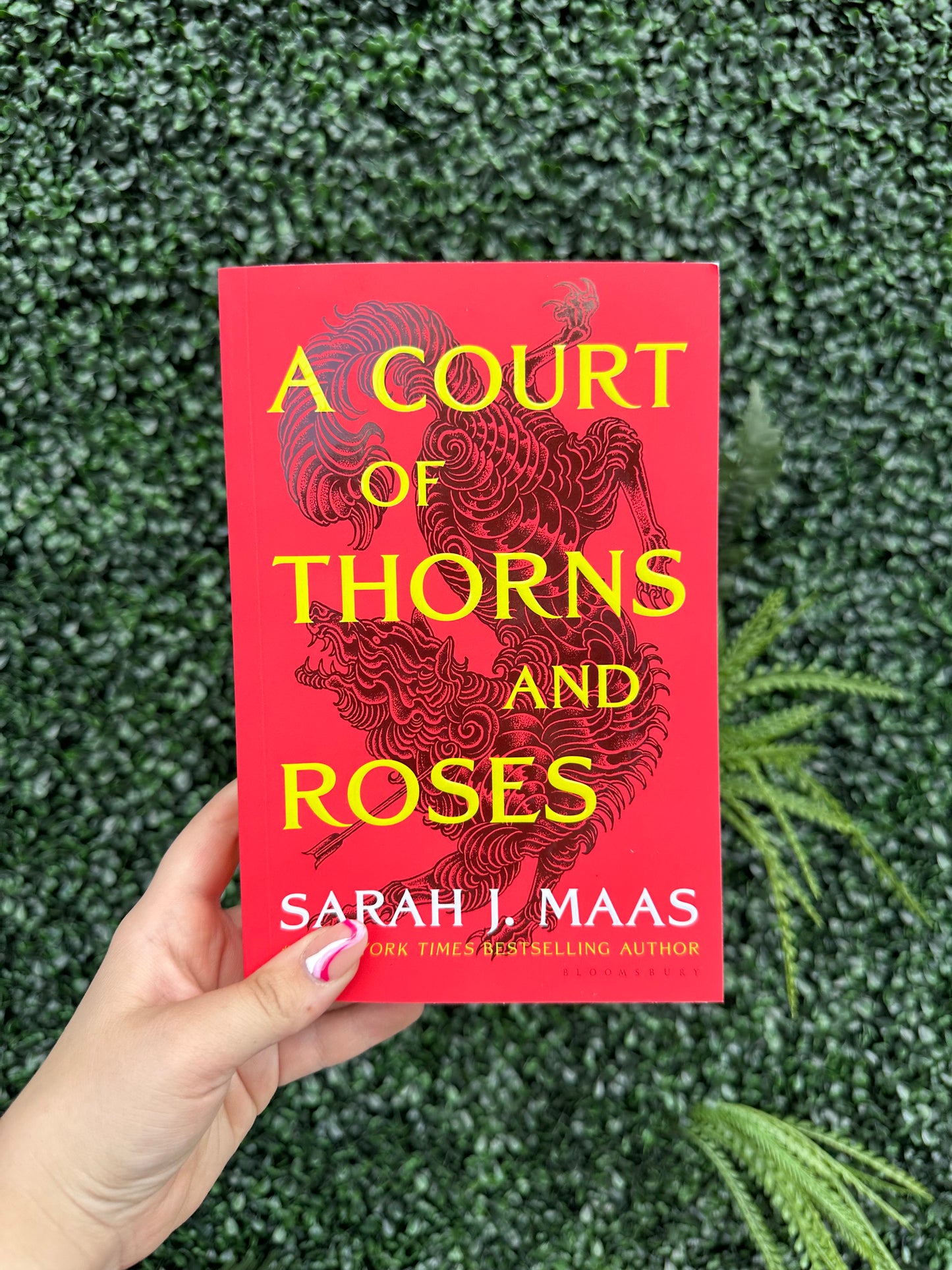 A Court of Thorns and Roses (ACOTAR #1)